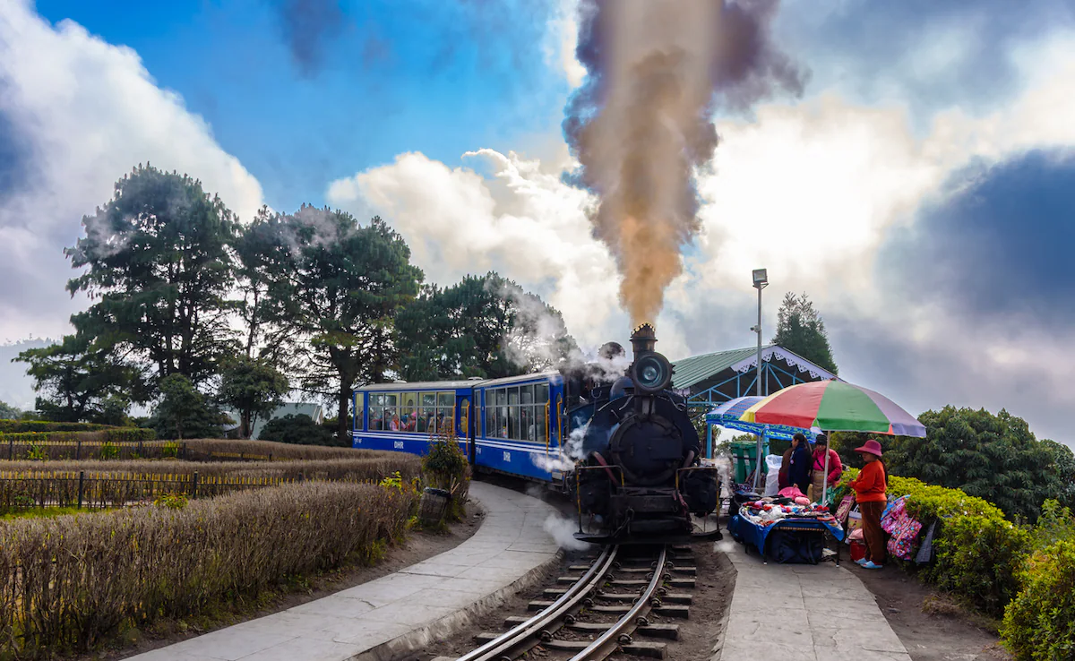 Darjeeling Himalayan Railway (Toy Train) | Darjeeling Places To Visit